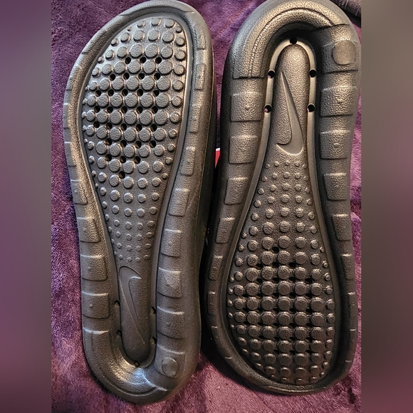 Womens Nike Victori One Shwer Slides - Picture 2 of 5